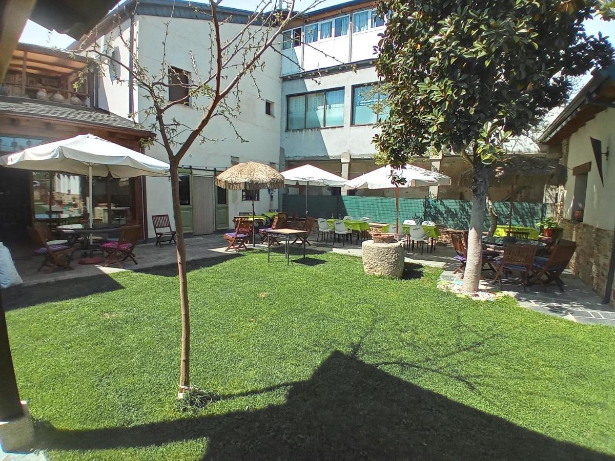 Hostal La Medina De Camponaraya 外观 照片