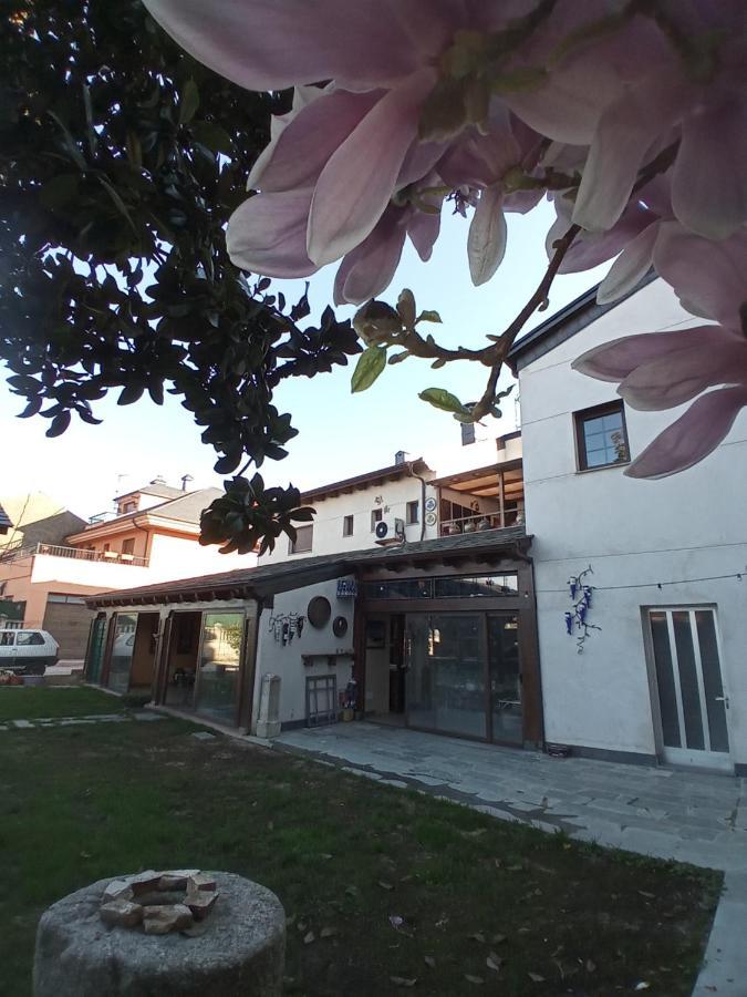 Hostal La Medina De Camponaraya 外观 照片
